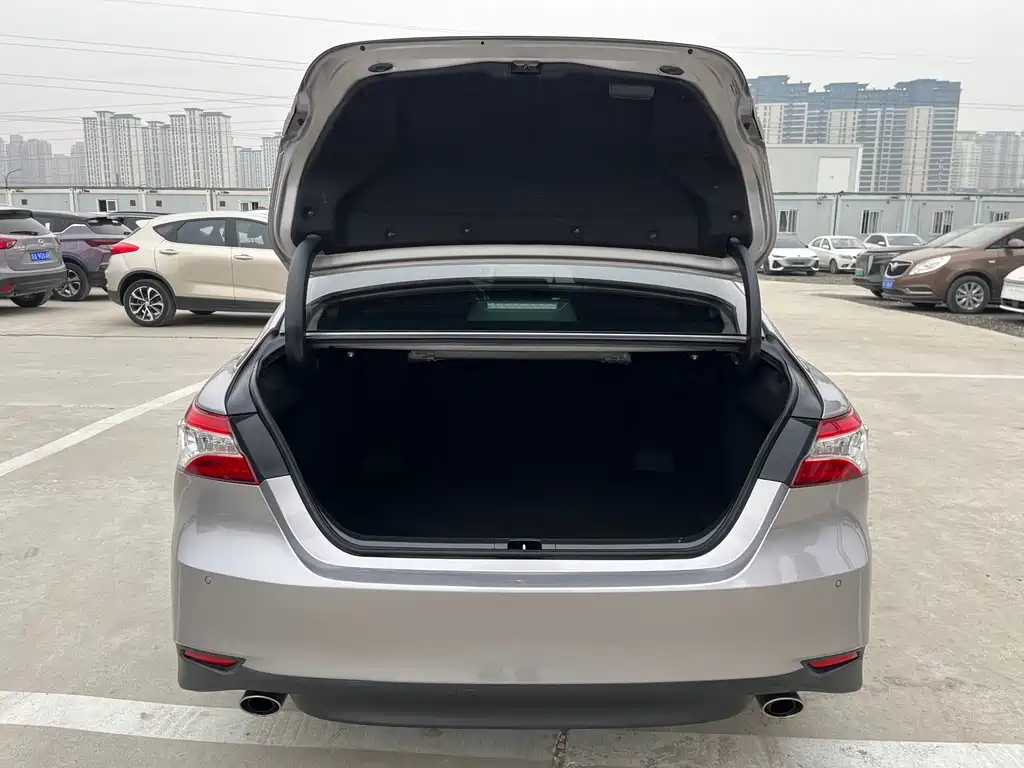 Toyota Camry 2023 — фото 17