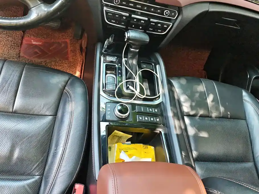 GAC Trumpchi GS8 2018 — фото 16