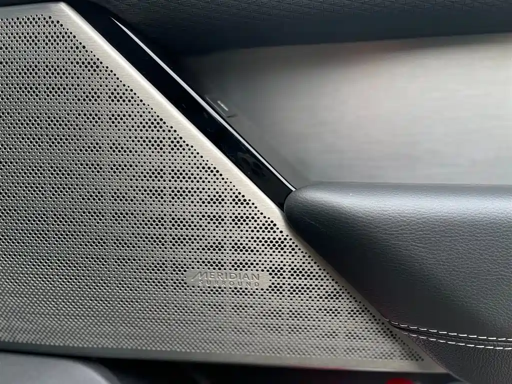 Land Rover Velar 2019 — фото 20