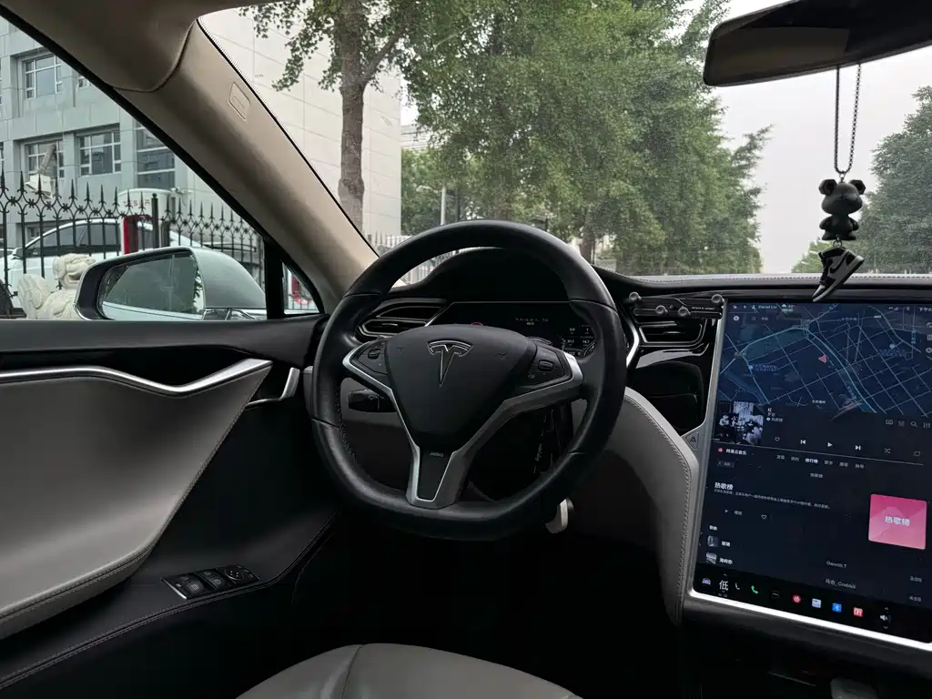 Tesla Model S 2014 — фото 9