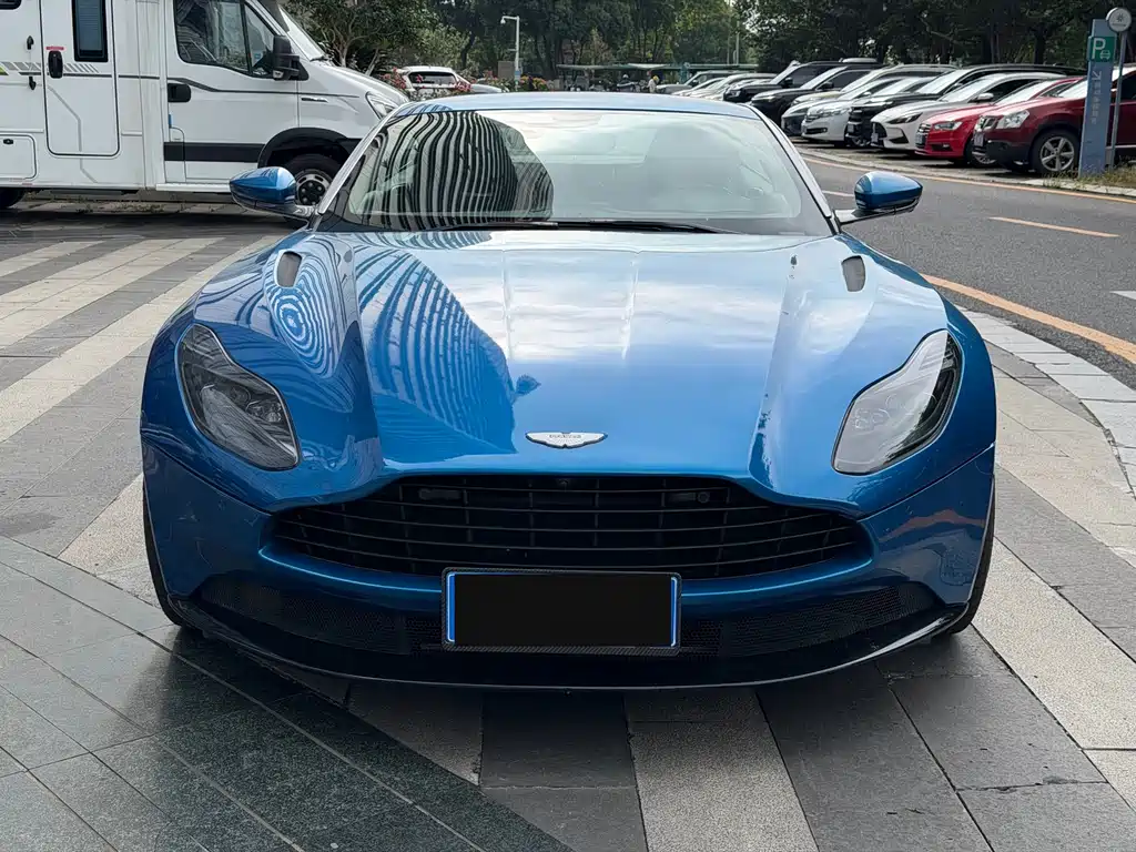 Aston Martin DB11 2020 — фото 2