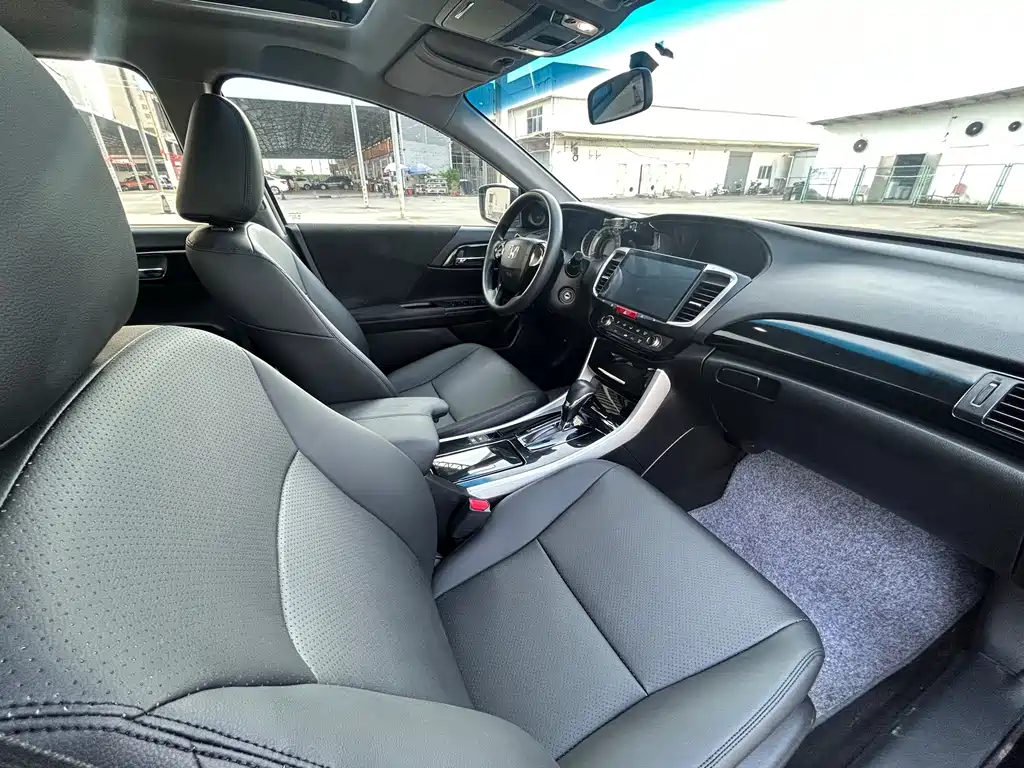 Honda Accord 2018 — фото 9