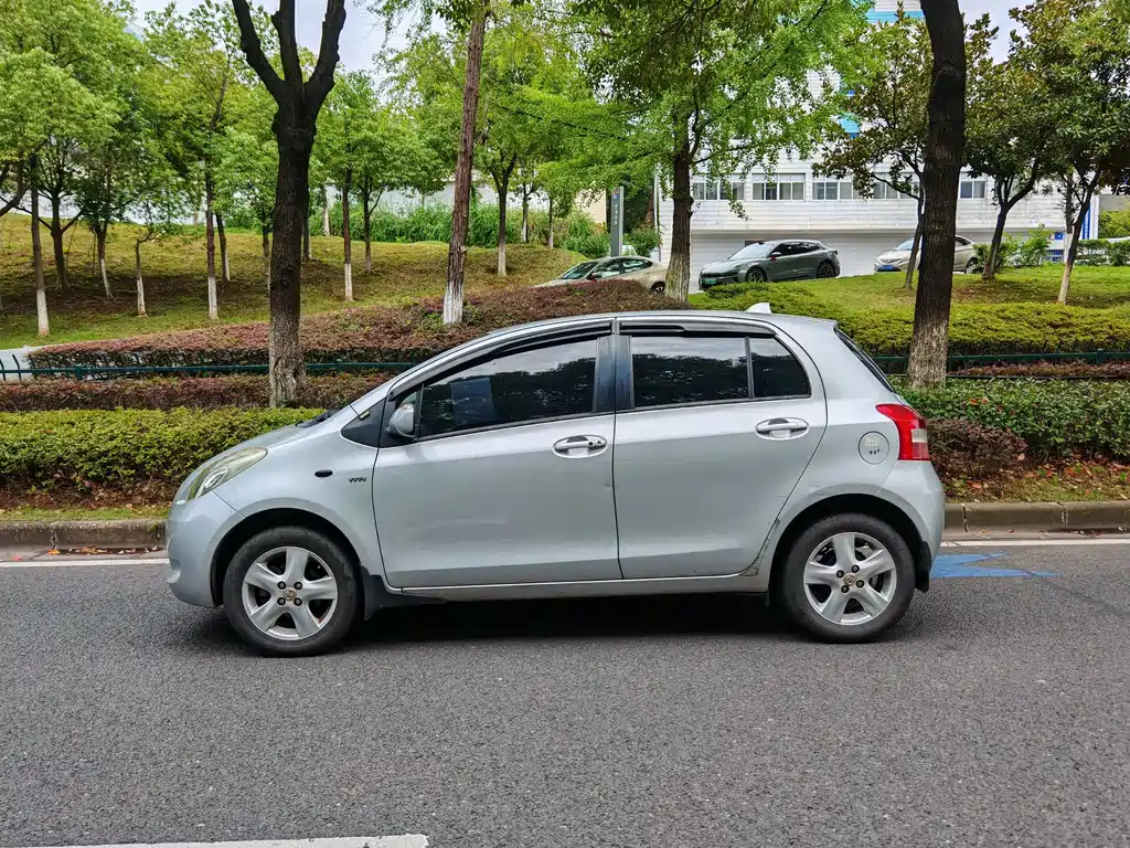 Toyota Yaris L 2009