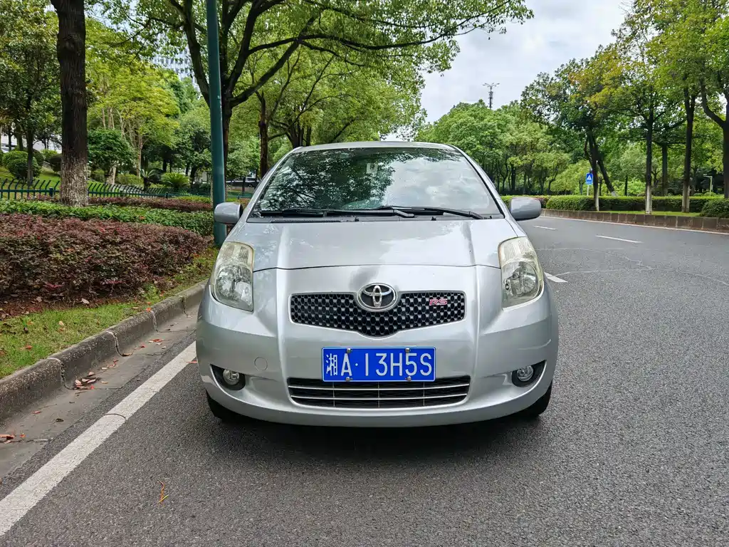 Toyota Yaris L 2009