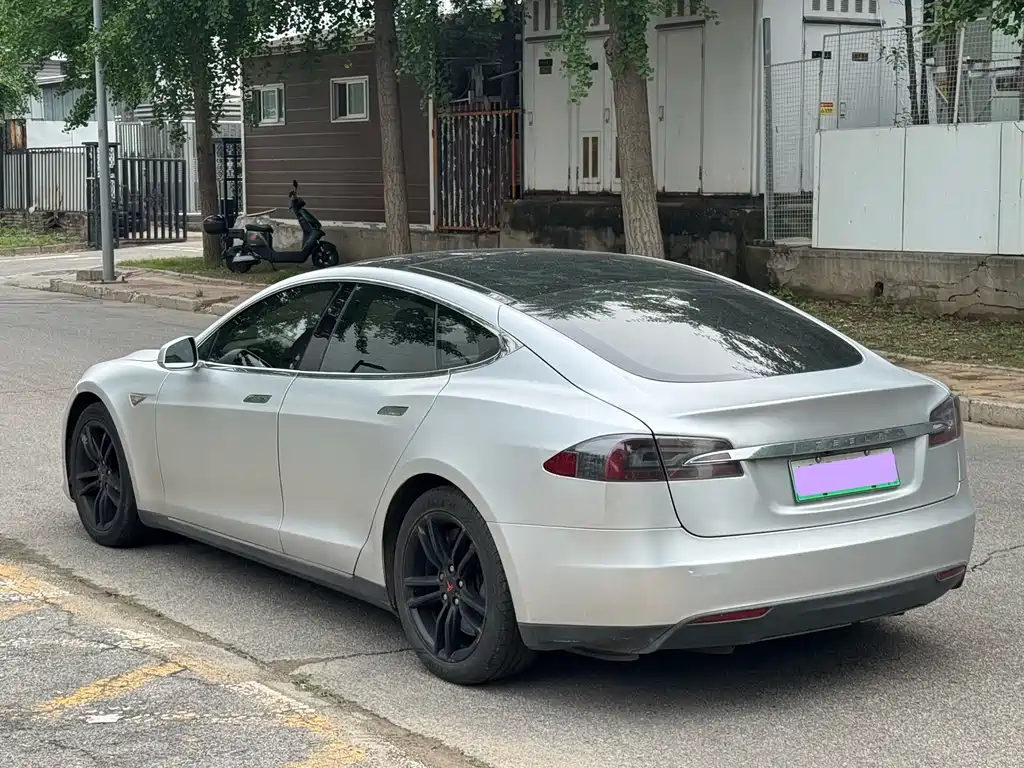 Tesla Model S 2014 — фото 7