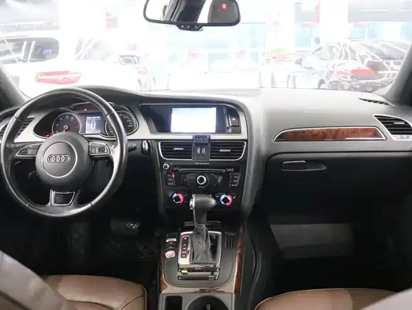 Audi A4L 2016