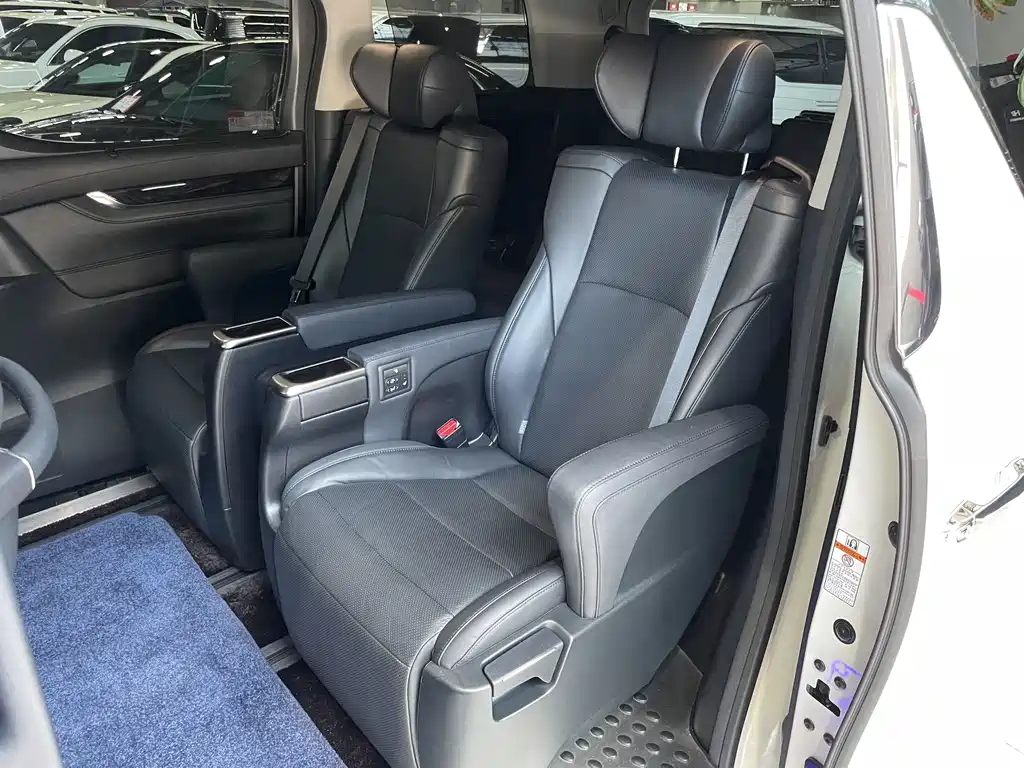Toyota Vellfire 2021 — фото 9