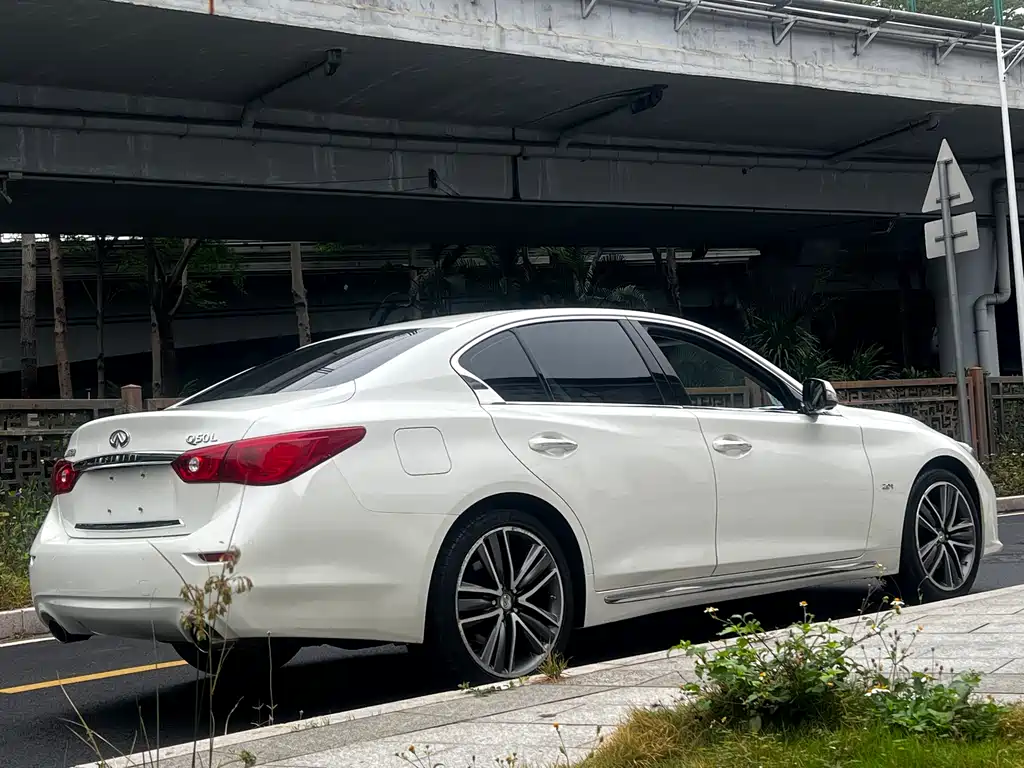 Infiniti Q50L 2017 — фото 18