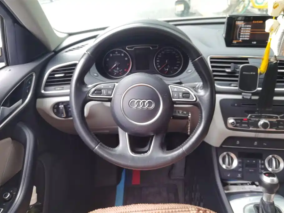 Audi Q3 2015 — фото 15