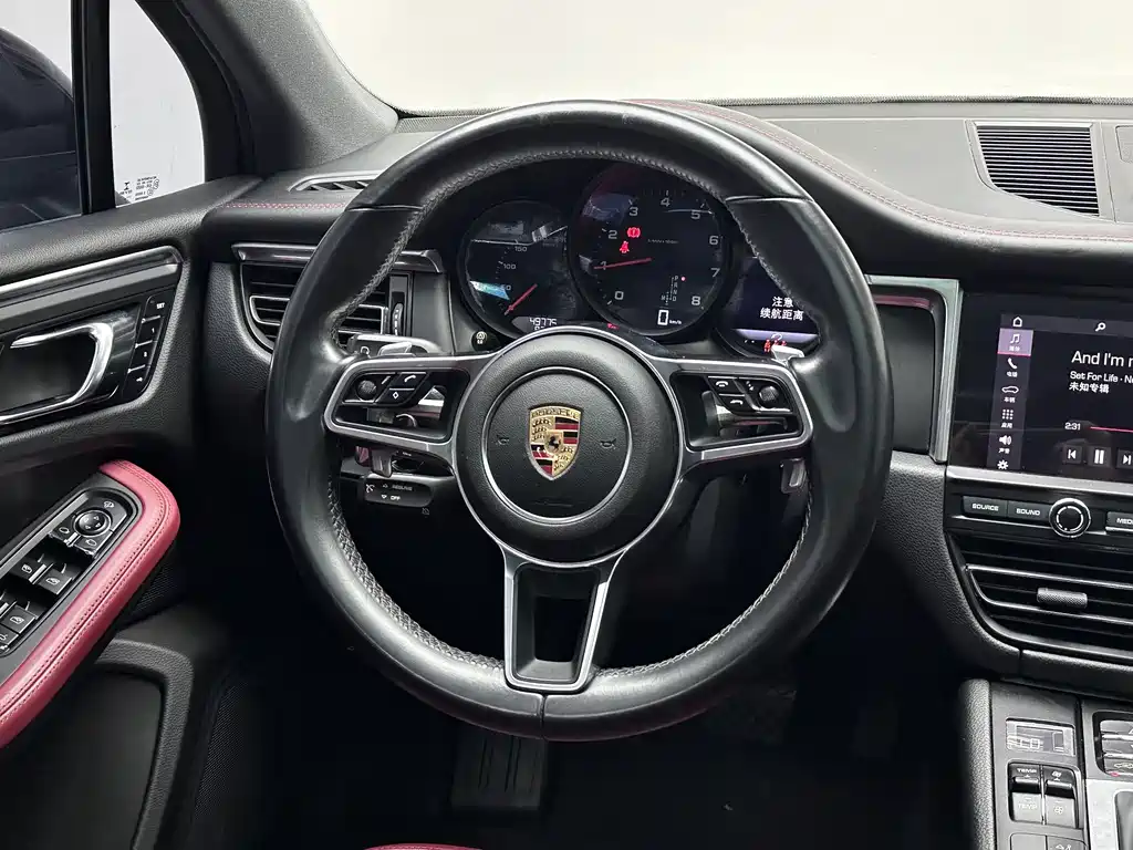 Porsche Macan 2019 — фото 14