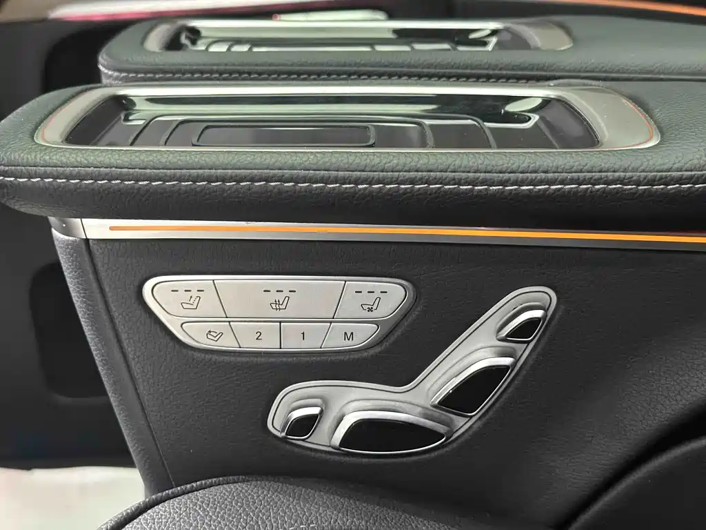 Mercedes-Benz V-Class 2021 — фото 18