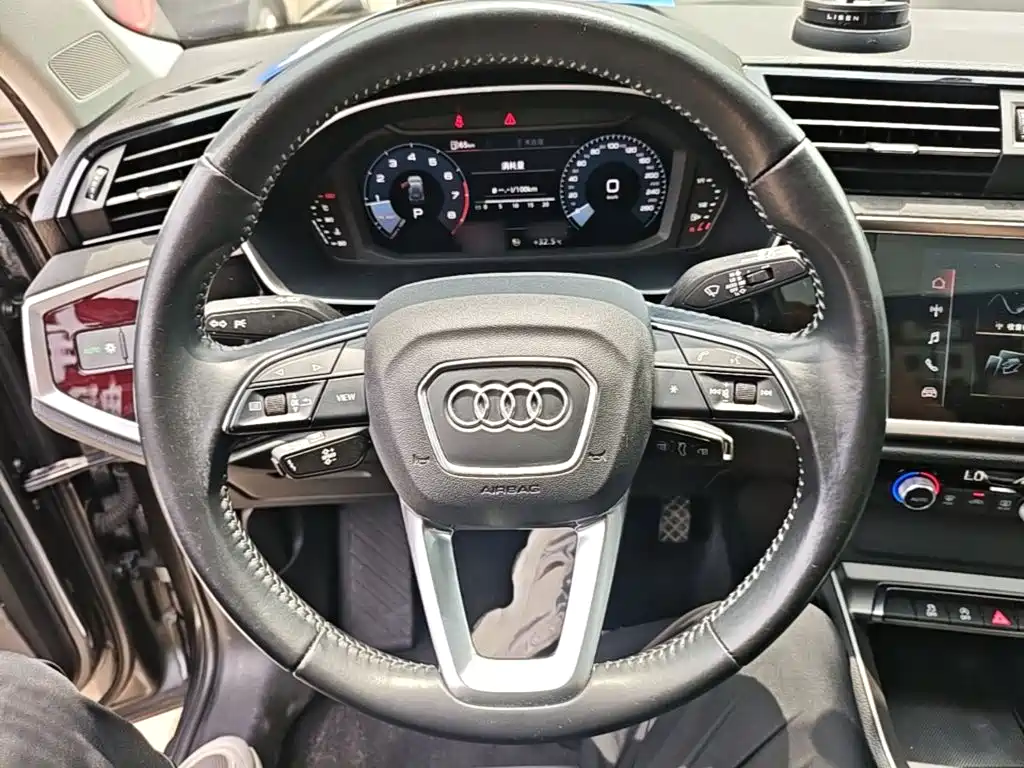Audi Q3 2021 — фото 11