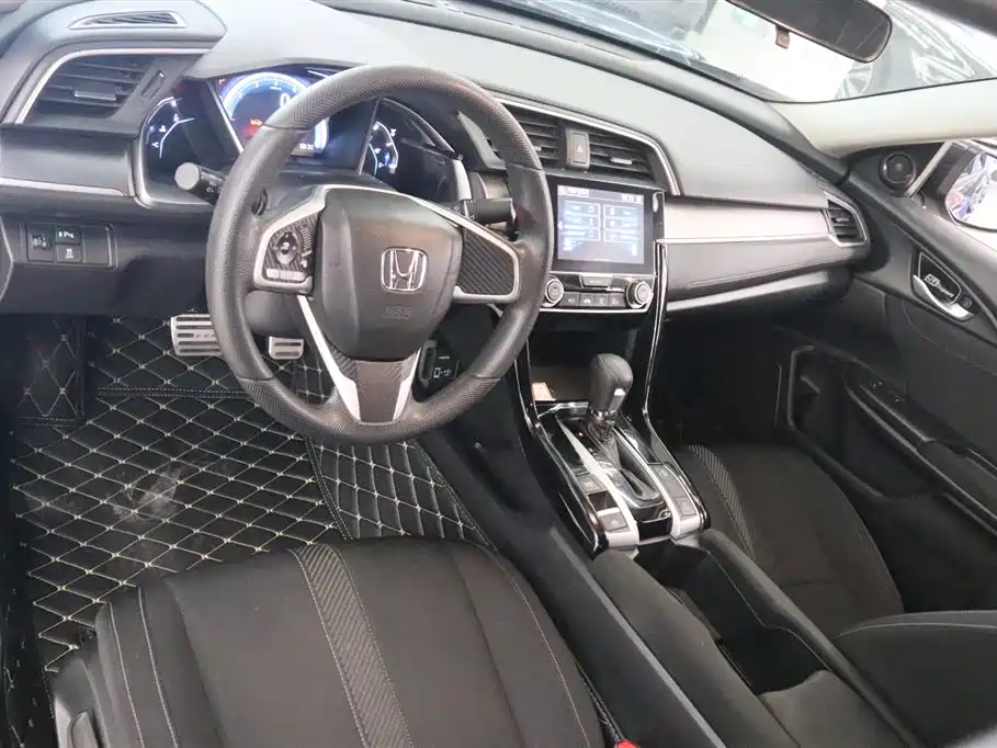 Honda Civic 2017 — фото 11