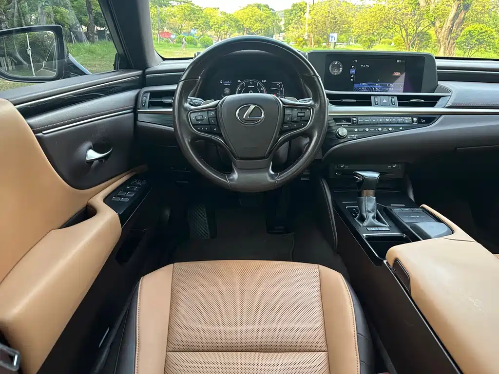 Lexus ES 2020 — фото 6