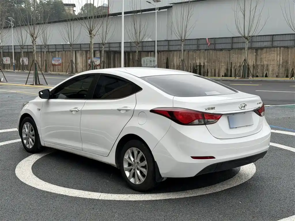 Hyundai Elantra Langdong 2017 — фото 16