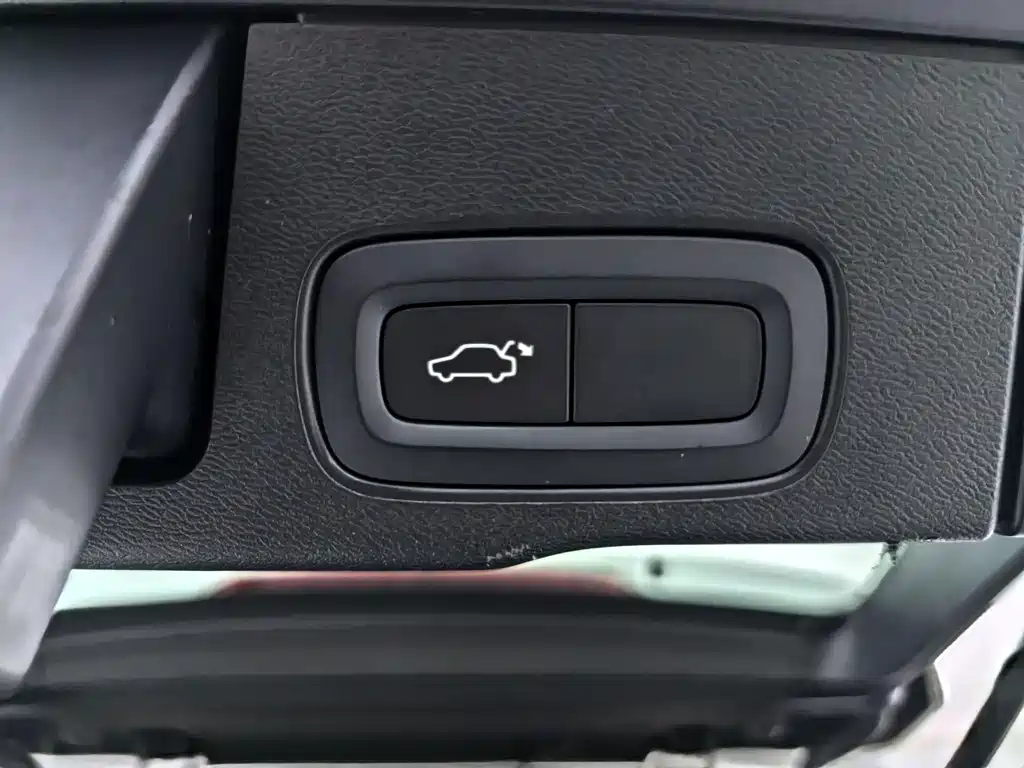 Volvo XC60 2021 — фото 23