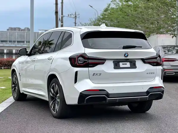 BMW iX3 2023