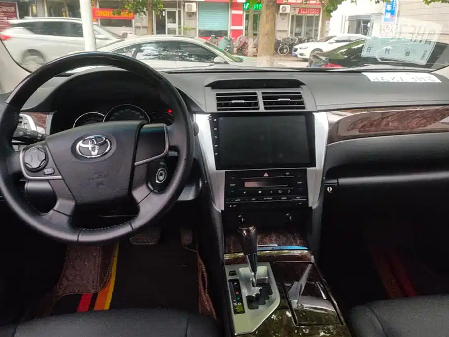 Toyota Camry 2015 — фото 12