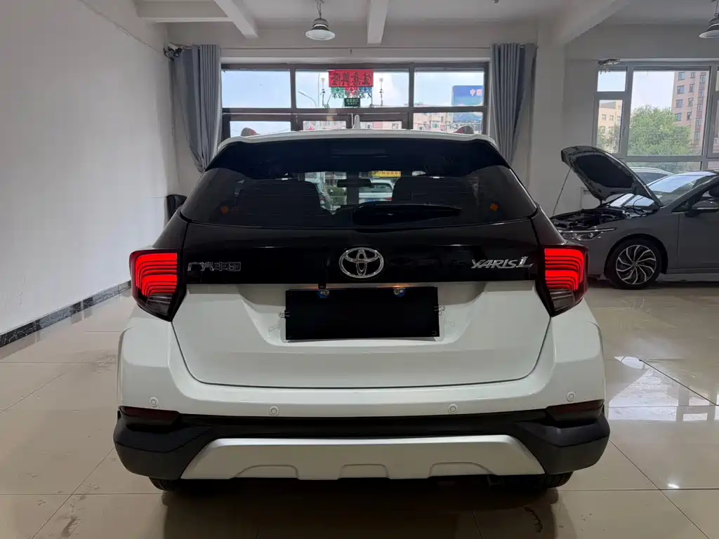Toyota Yaris L 2023