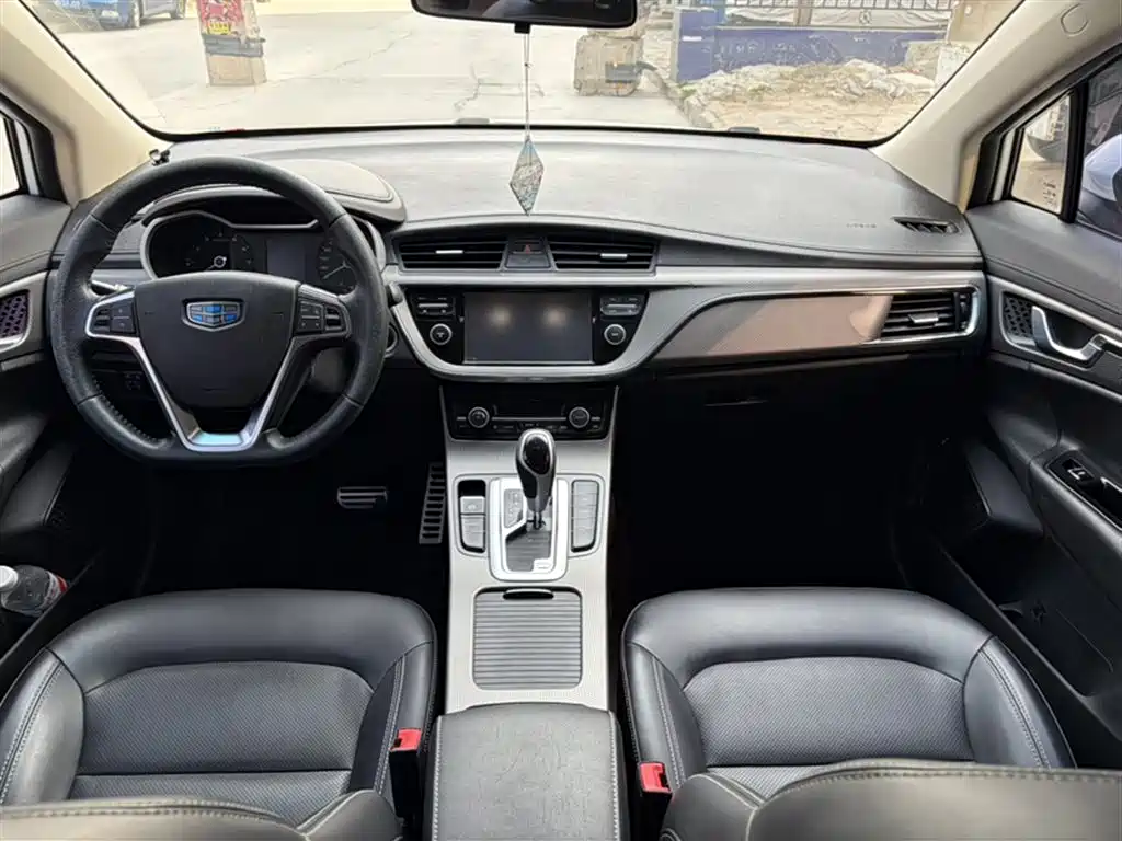 Geely Emgrand GS 2017 — фото 12