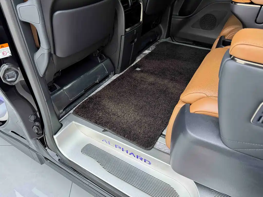 Toyota Vellfire 2024 — фото 6