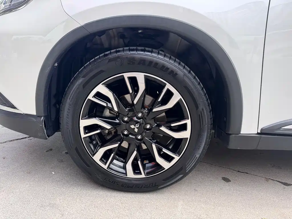Mitsubishi Outlander 2020 — фото 12