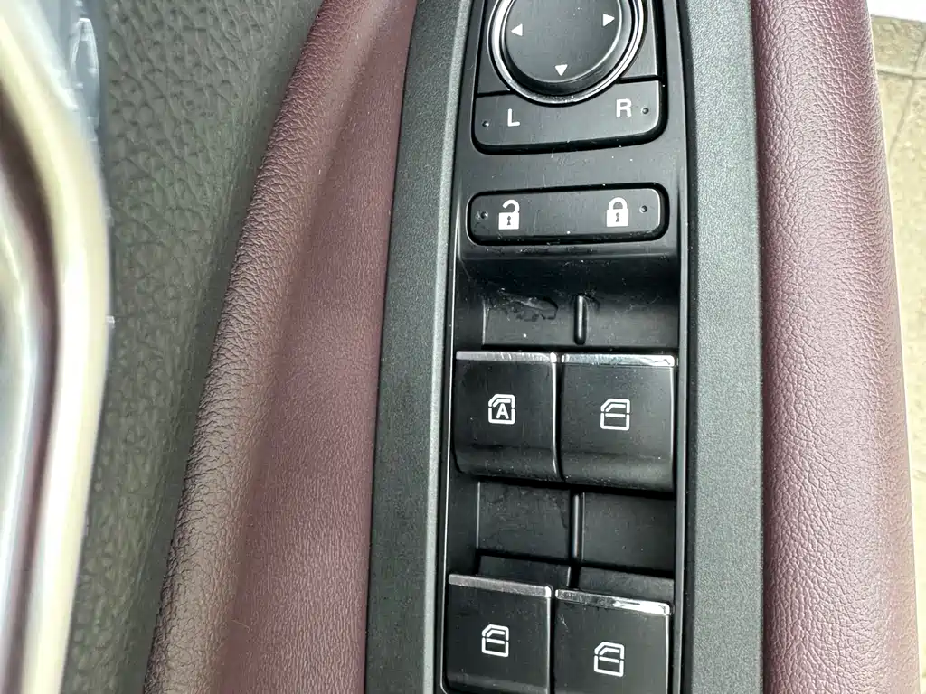 GAC Motor Trumpchi M6 2022 — фото 10