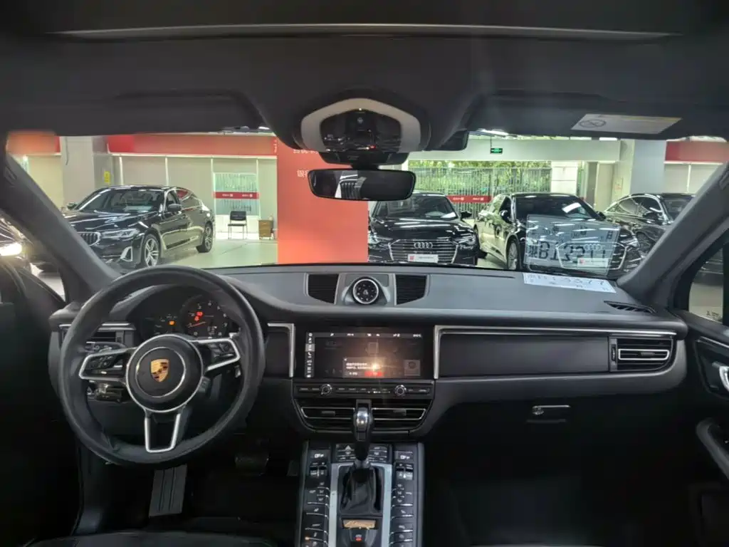 Porsche Macan 2019 — фото 10
