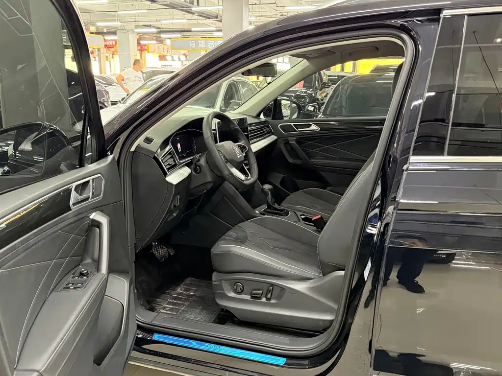 Volkswagen Tiguan L 2023 — фото 10