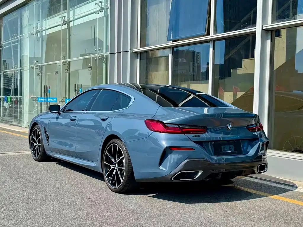 BMW 8 Series 2022 — фото 12