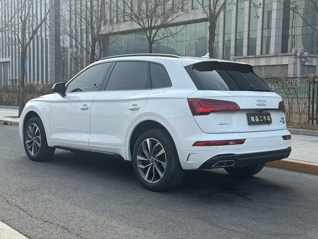 Audi Q5L 2023 — фото 25