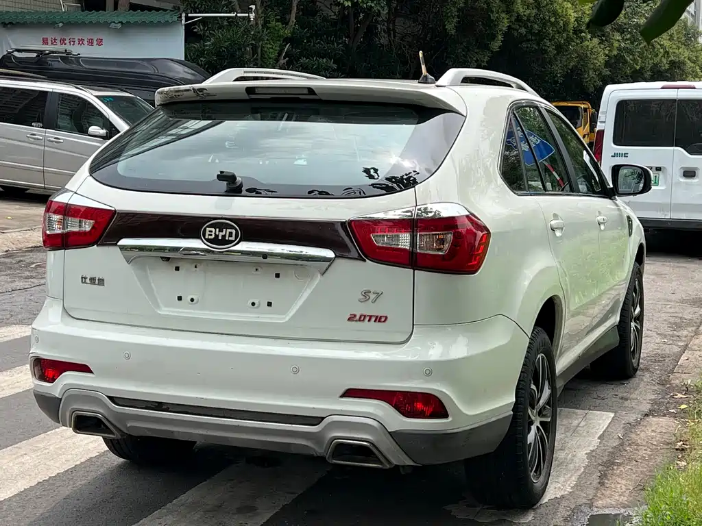 BYD S7 2015