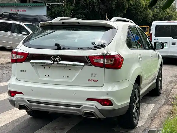 BYD S7 2015