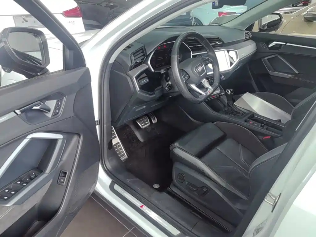 Audi Q3 Sportback 2023 — фото 16