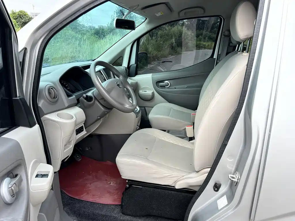 Nissan NV200 2018 — фото 10