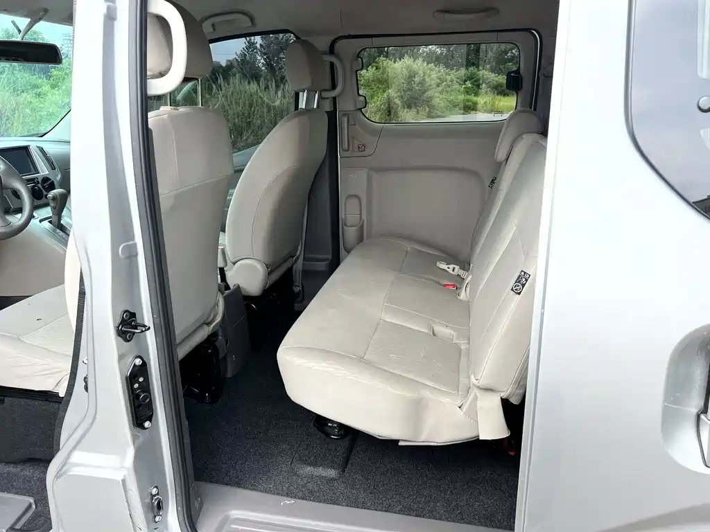 Nissan NV200 2018 — фото 15