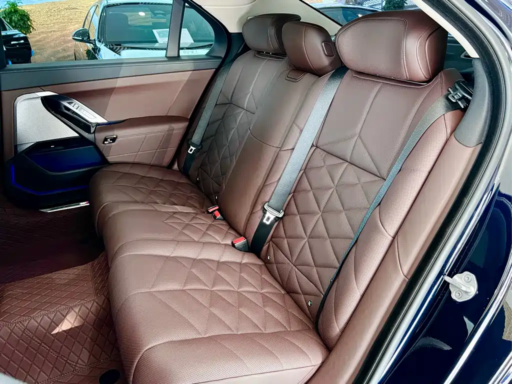 BMW 7 Series 2024 — фото 11