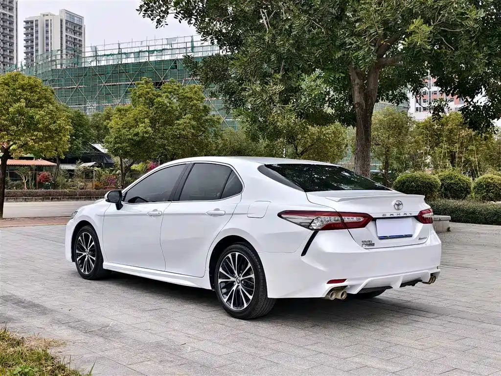 Toyota Camry 2019 — фото 9