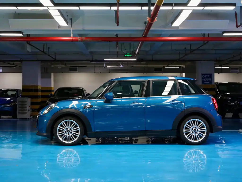 MINI MINI 2023