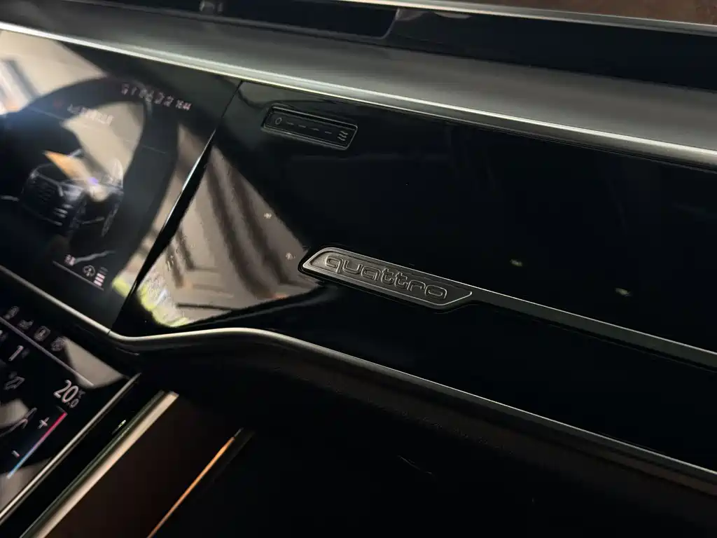 Audi A8 2019 — фото 15