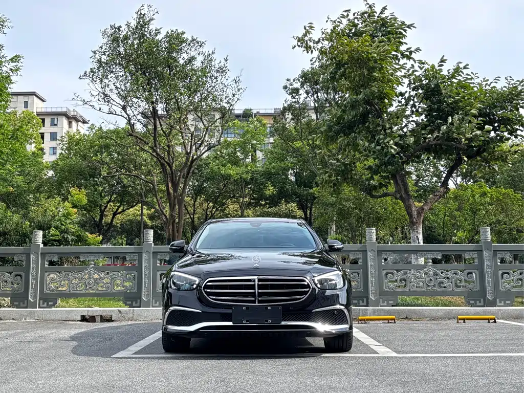 Mercedes-Benz E-Class 2023 — фото 2