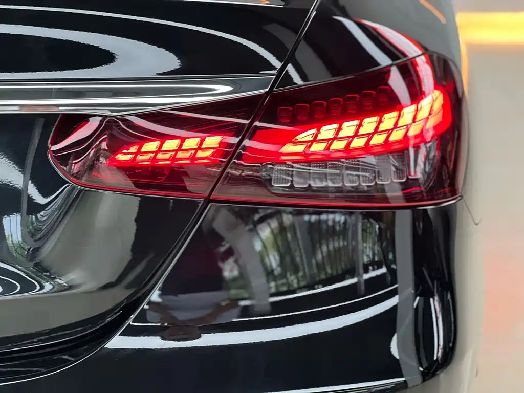 Mercedes-Benz E-Class 2022 — фото 18