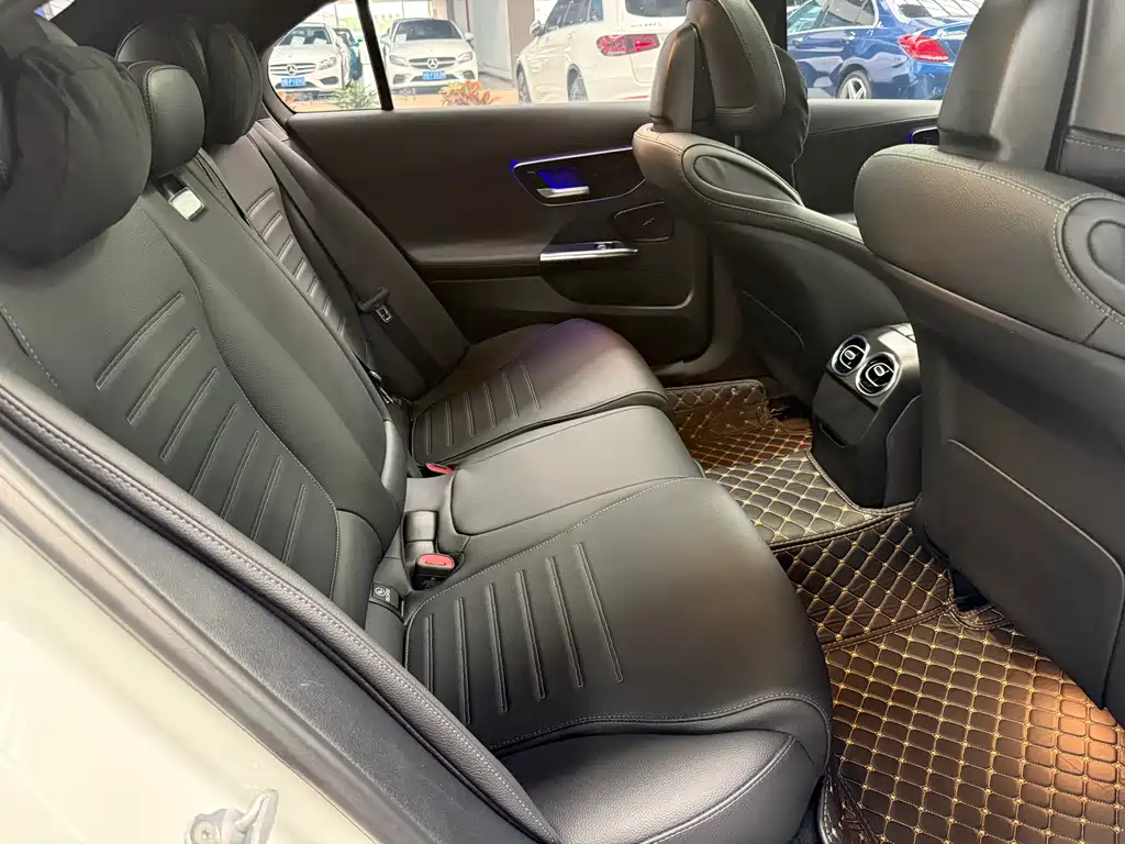 Mercedes-Benz C-Class 2023 — фото 12
