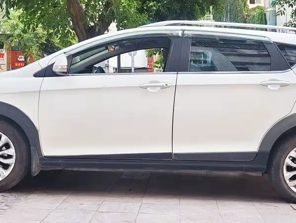 Dongfeng Fengshen AX3 2016