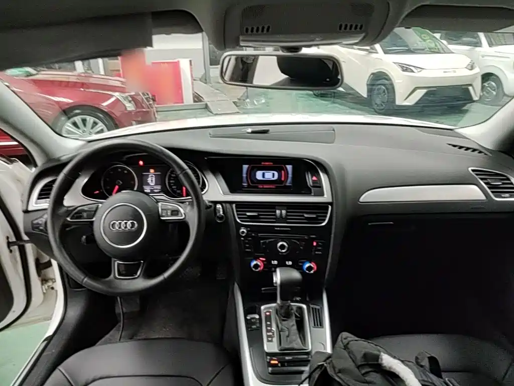 Audi A4L 2015 — фото 18