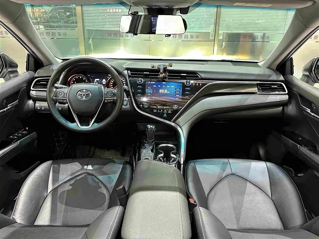 Toyota Camry 2021 — фото 10