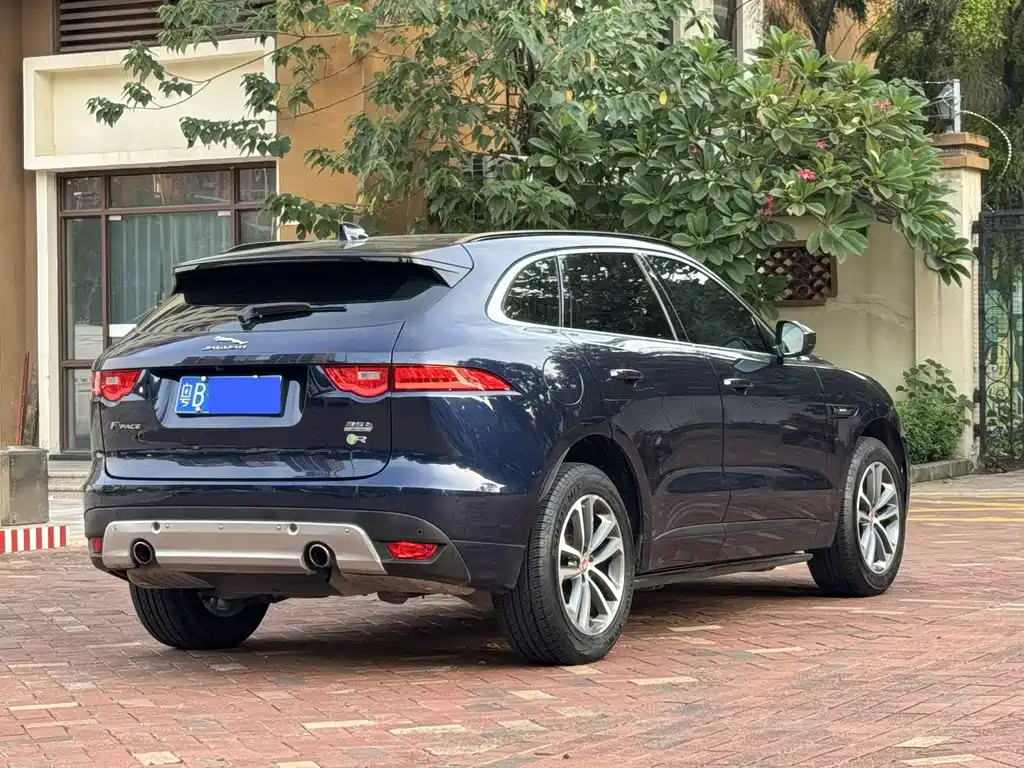 Jaguar F-PACE 2017 — фото 8