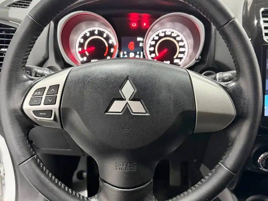 Mitsubishi ASX 2016 — фото 9