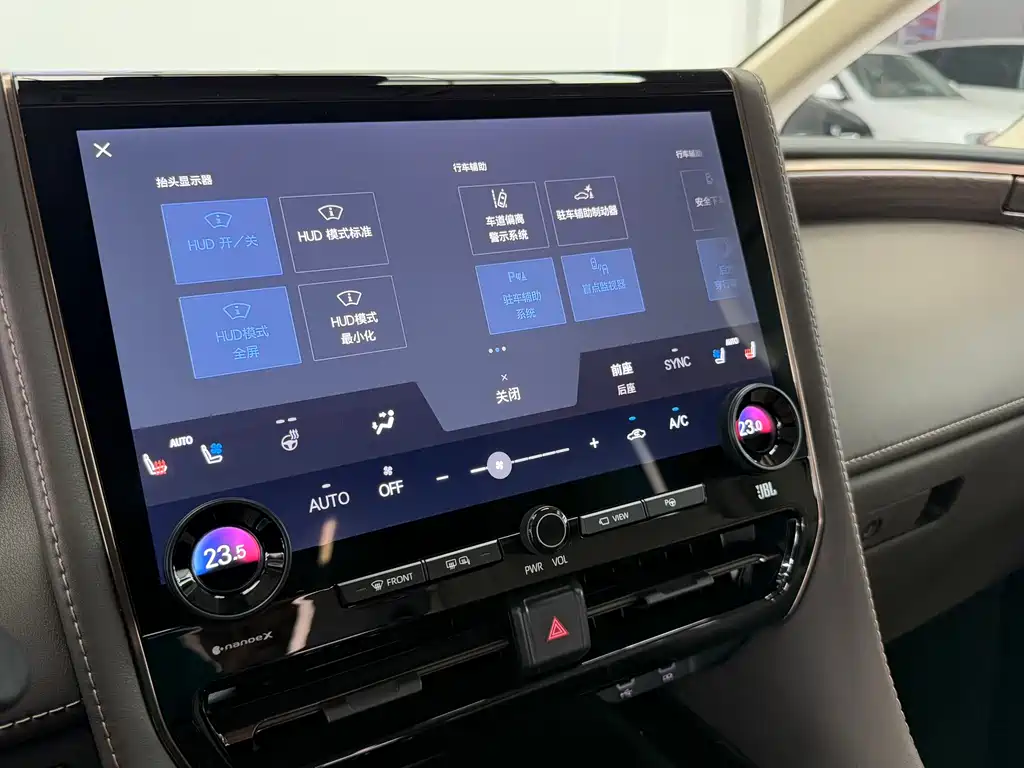 Toyota Alphard 2023 — фото 11
