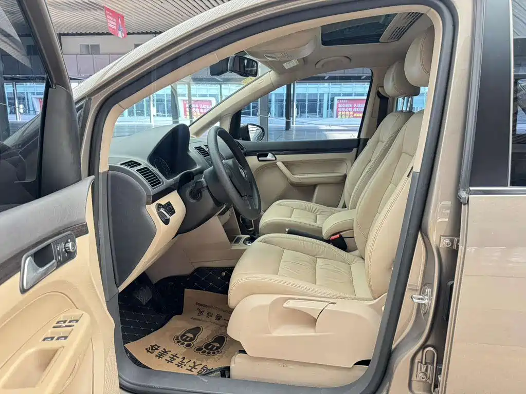 Volkswagen Touran 2015 — фото 14